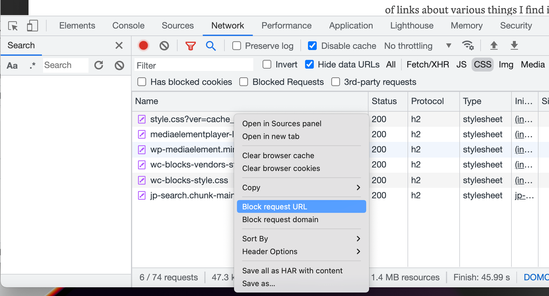 Captura de pantalla de la ventana DevTools con el panel Red abierto y un menú de selección abierto en las hojas de estilo enumeradas con la opción para bloquear las URL de consulta resaltadas en azul brillante.