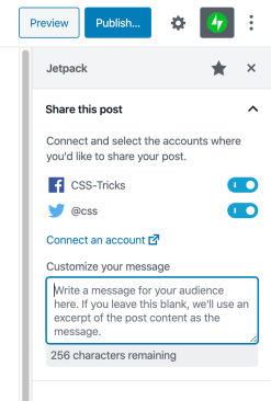 Muestra la configuración de publicación de Jetpack antes de publicar una publicación.  Muestra opciones para publicar en Twitter y Facebook y un área de personalización para su mensaje.