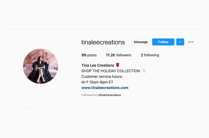 Una captura de pantalla de la cuenta de Instagram de la línea de ropa de Tina Lee donde se vincula a su tienda y permite a los usuarios comprar sus productos a través de su página de Instagram.